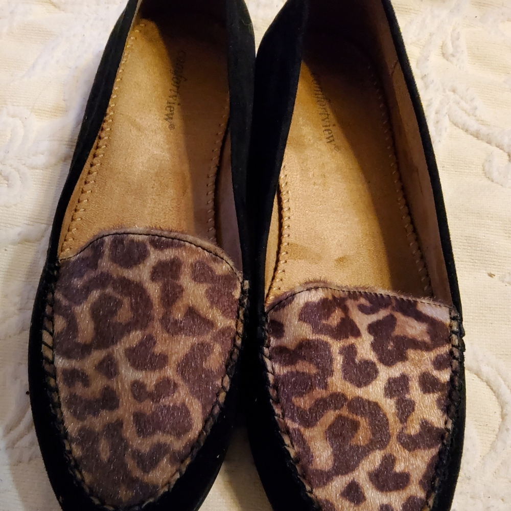 Comfortview Black/Leopard Faux Suede Flats